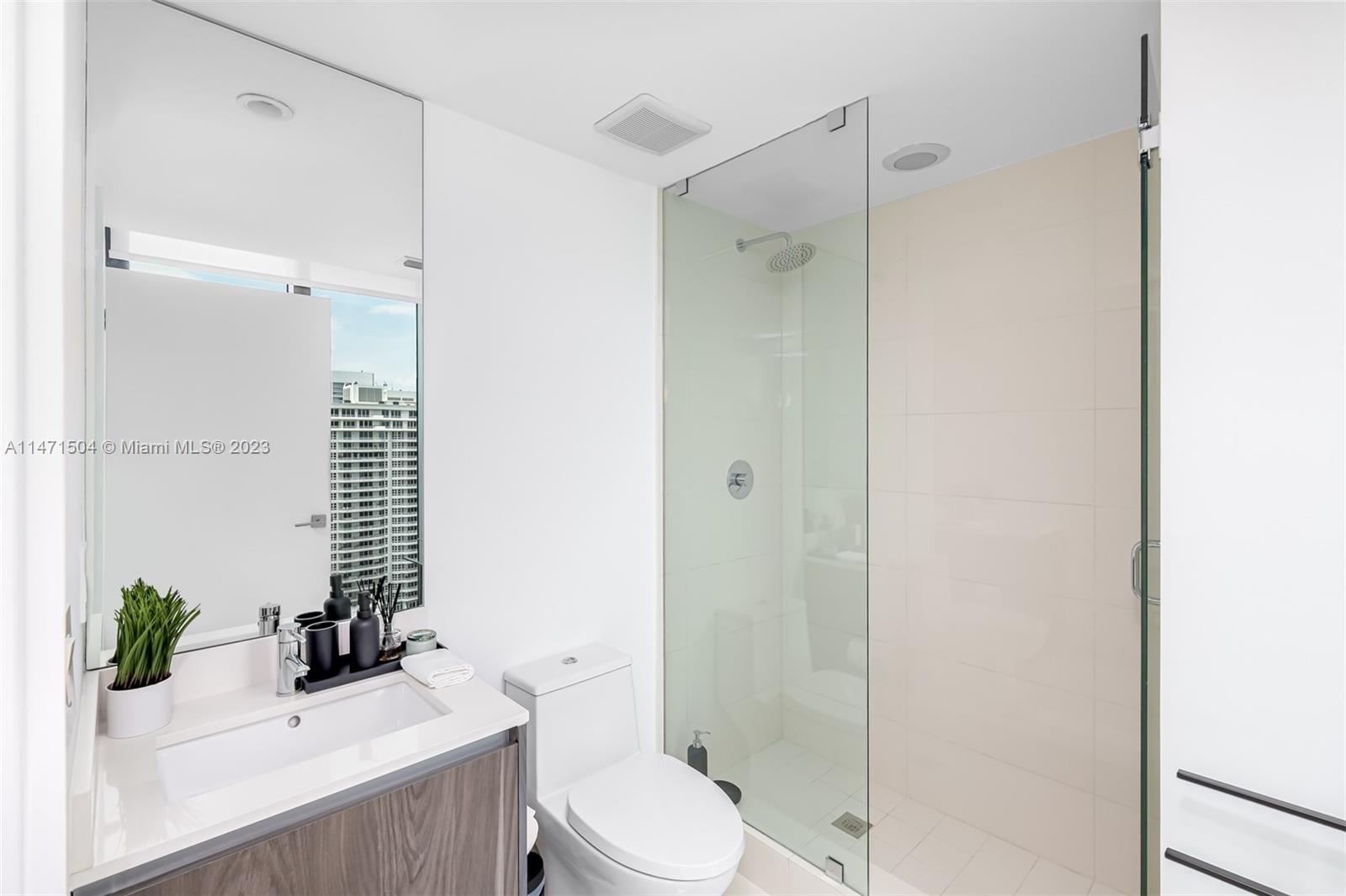 ONE PARAISO CONDO - Residential