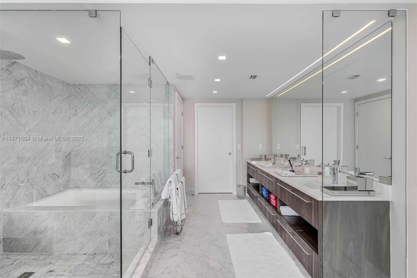 ONE PARAISO CONDO - Residential