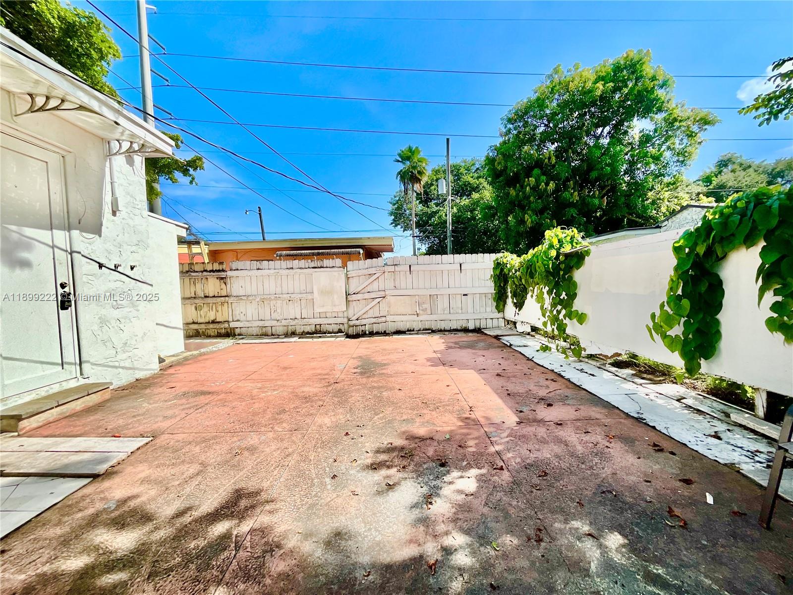 HOLLYWOOD PARK - Residential Income