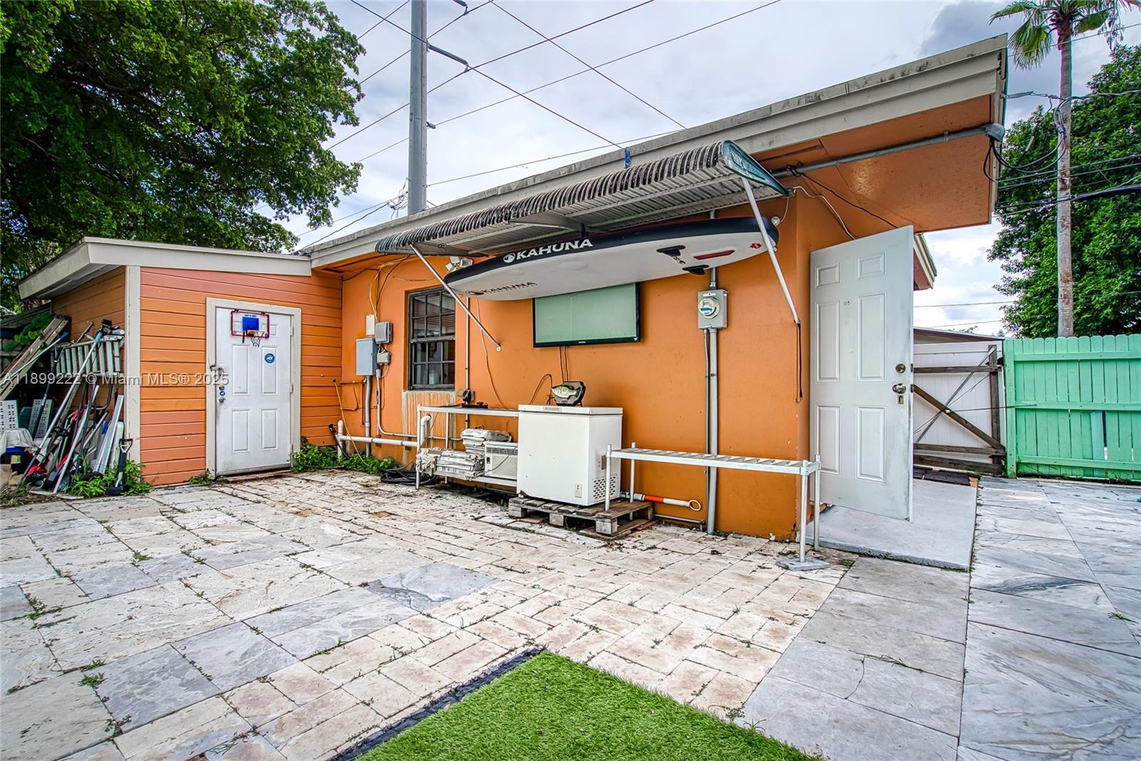 HOLLYWOOD PARK - Residential Income