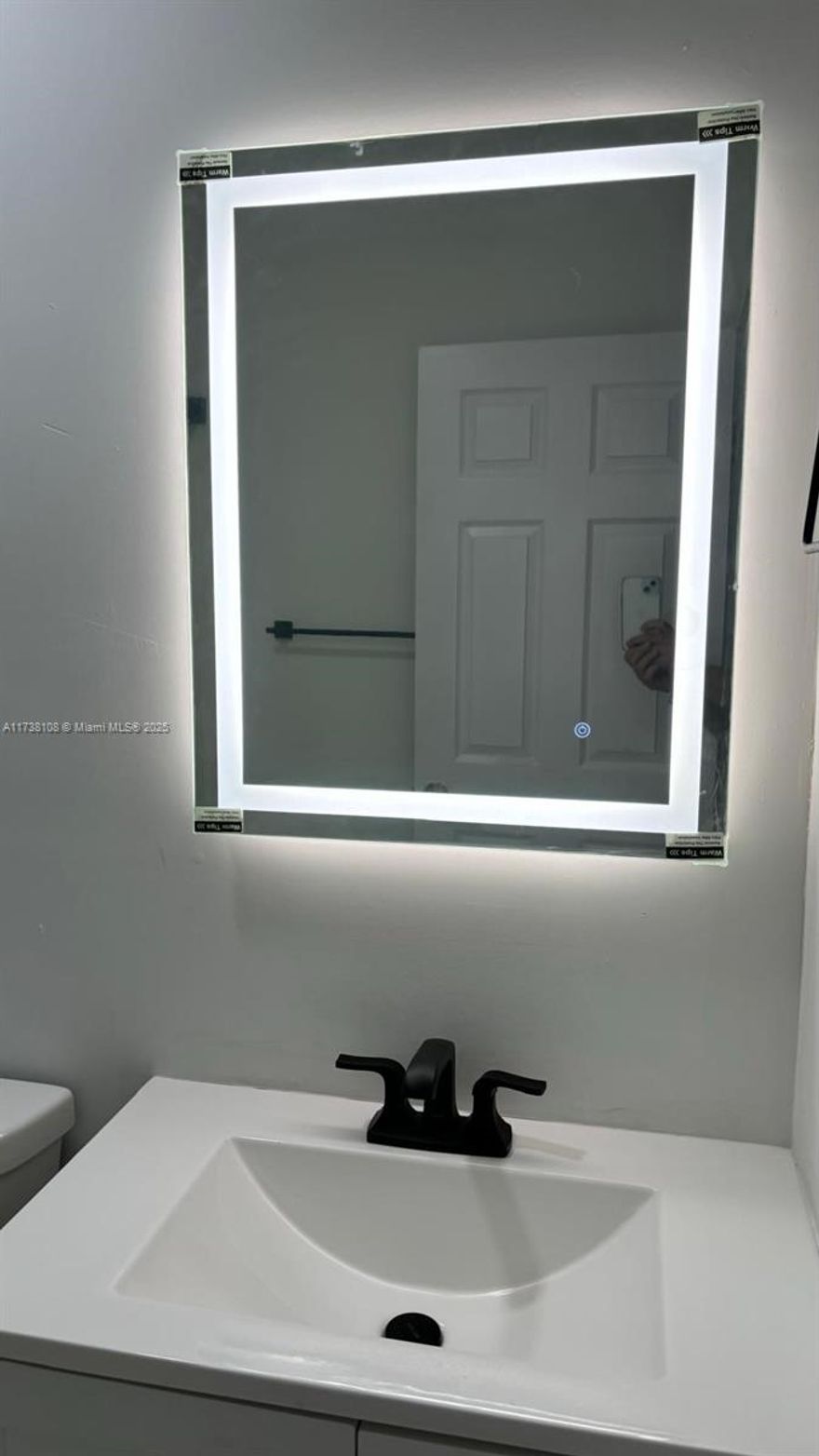 Drop what you’re doing and come see this spectacularly renovated duplex, minutes from all the action in Miami. This legal duplex, with over 2000 ft.² of living area is located in the booming area of Alapattah
The property is located on a quiet block, and his minutes from fine dining, nightlife, and the best shopping Miami has to offer. 
Move fast and don’t miss out on this stunning income, producing investment property, or live in a beautiful home and rent the other units to make cash flow and cover your mortgage.