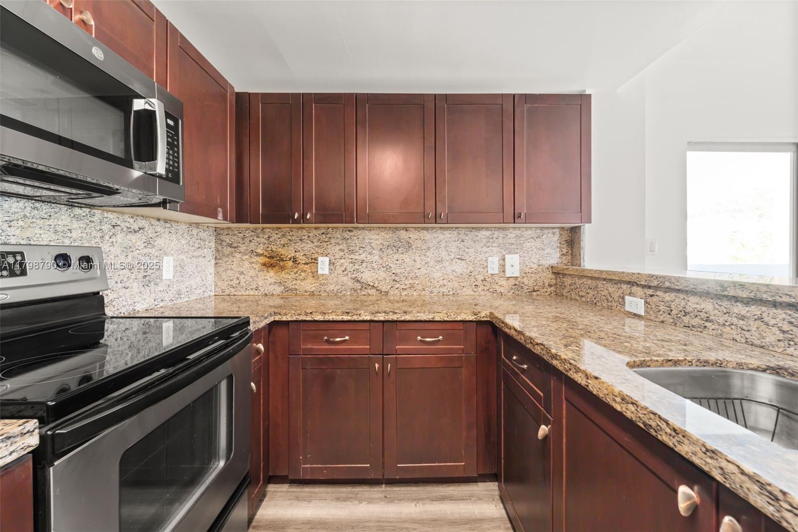 2740 SW 28th Ter 408