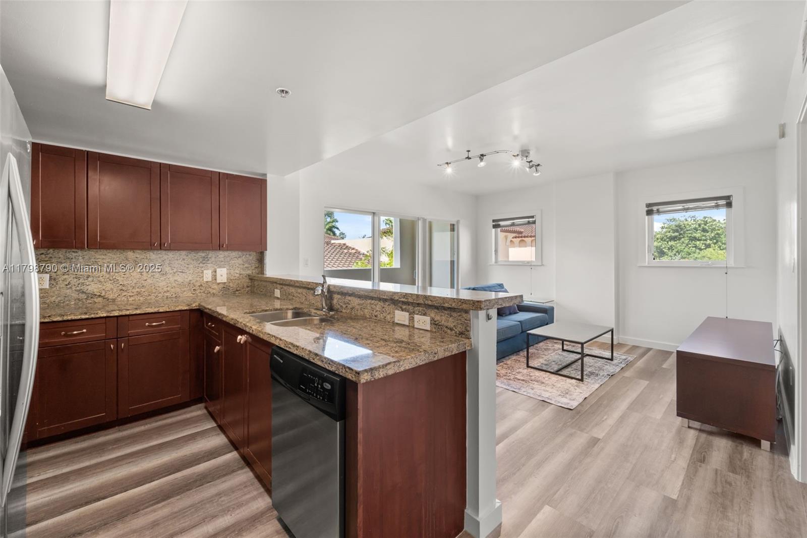 2740 SW 28th Ter 408