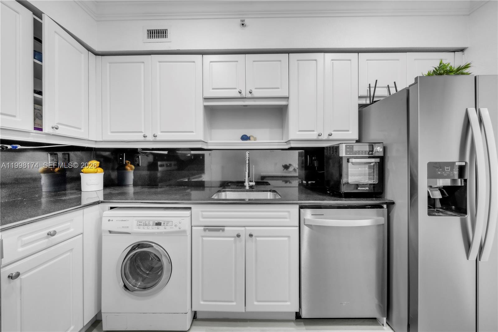 WAVE CONDO - Residential Lease