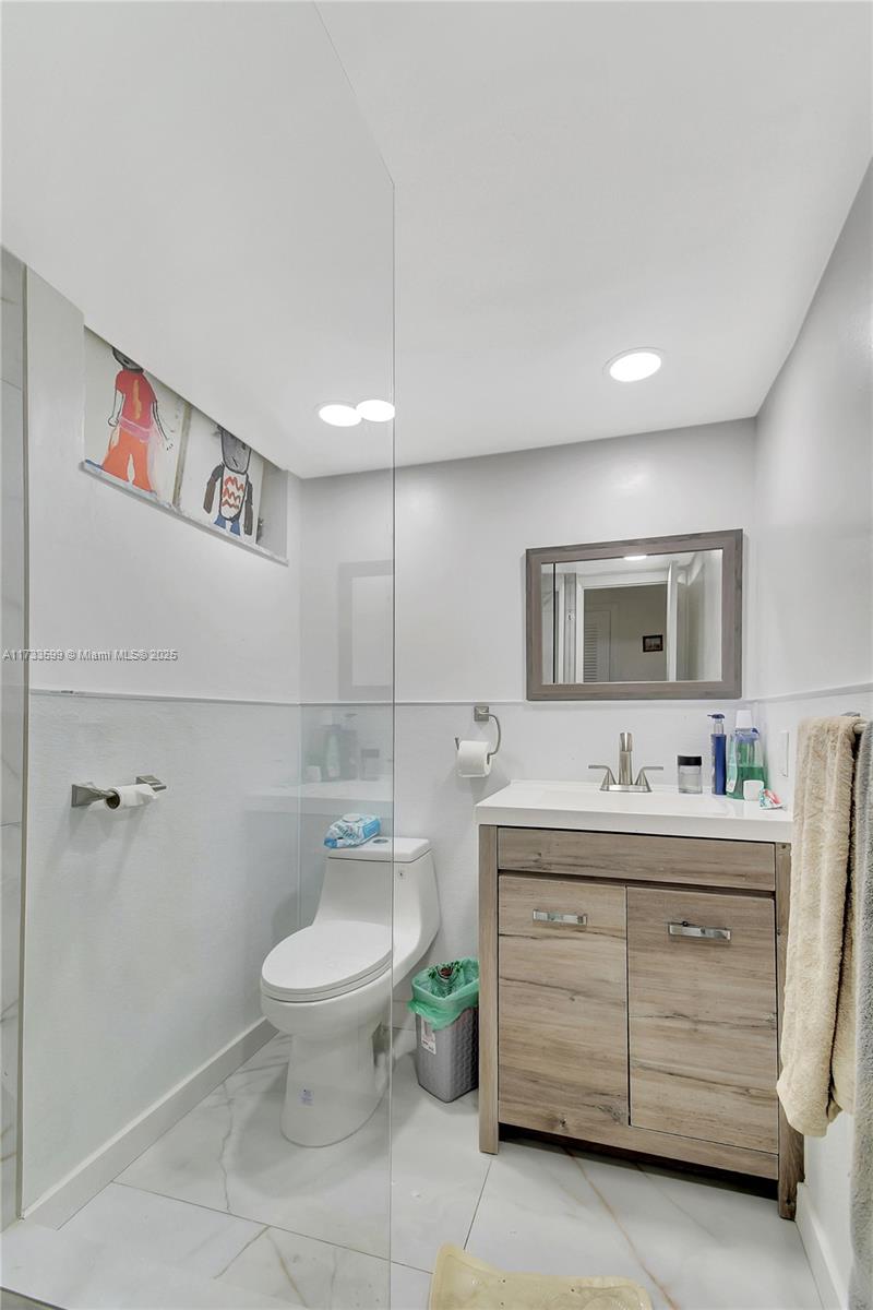 POINT EAST SEC III CONDO - Residential