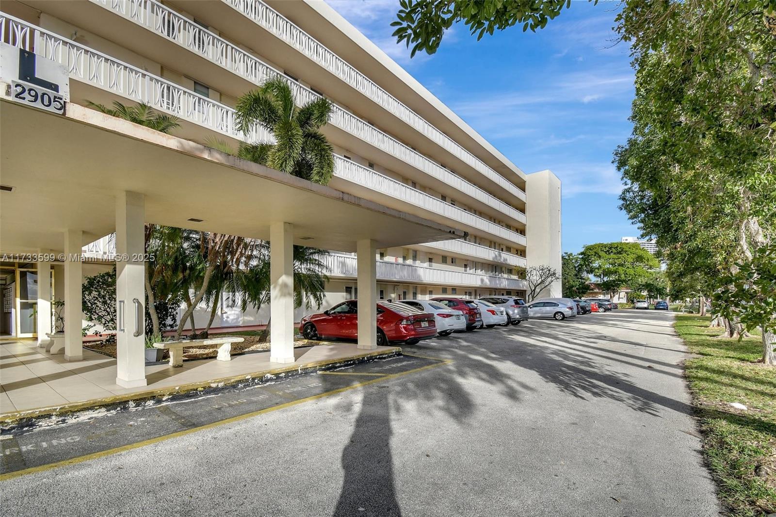 Property for Sale at 2905 Point East Dr L506, Aventura, Miami-Dade County, Florida - Bedrooms: 2 
Bathrooms: 2  - $279,000