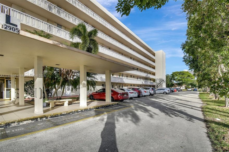 This is the nicest building located in the heart of Aventura. Desirable 2/2 condo with a breathtaking view to the Inter Coastal Bay. Close to Aventura Mall and to all restaurants and shopping. The clubhouse provides plenty of amenities such as pools, fitness center,  games as bowling , billiards, tennis etc, a friendly environment for families and friends. The 24 hours gate gives security and peace to the residents. Don't wait anymore and come to see this beautiful and peaceful unit.