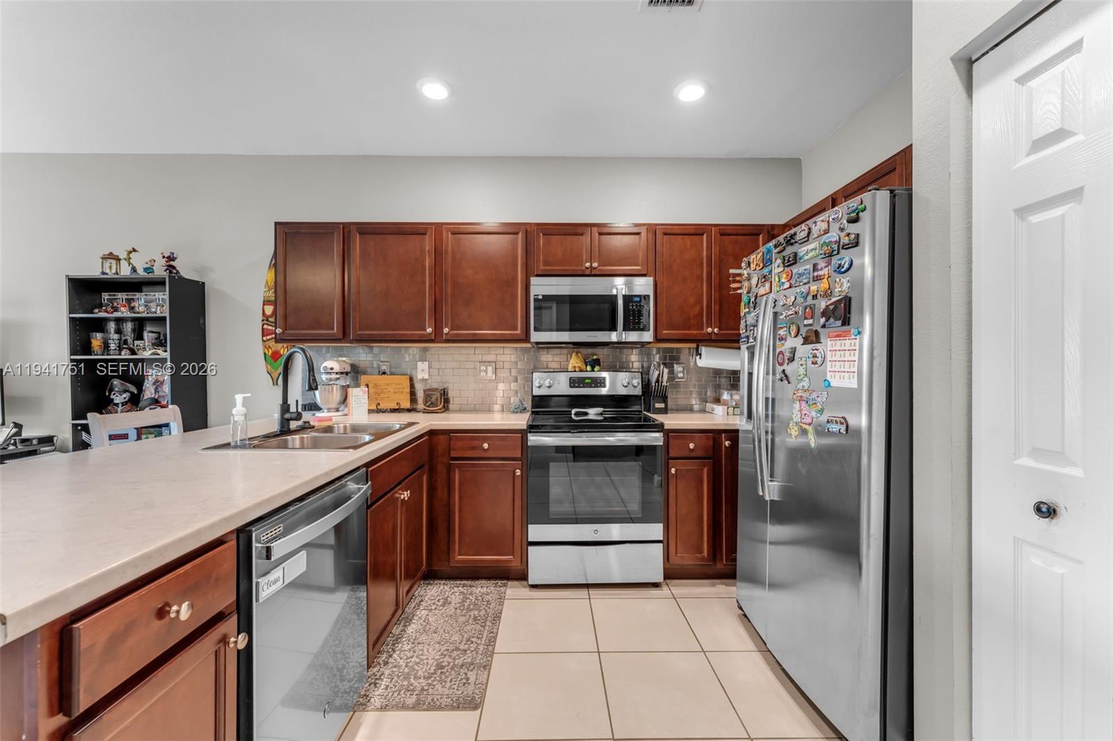 BAYWINDS OF GALAPAGOS FIR - Residential