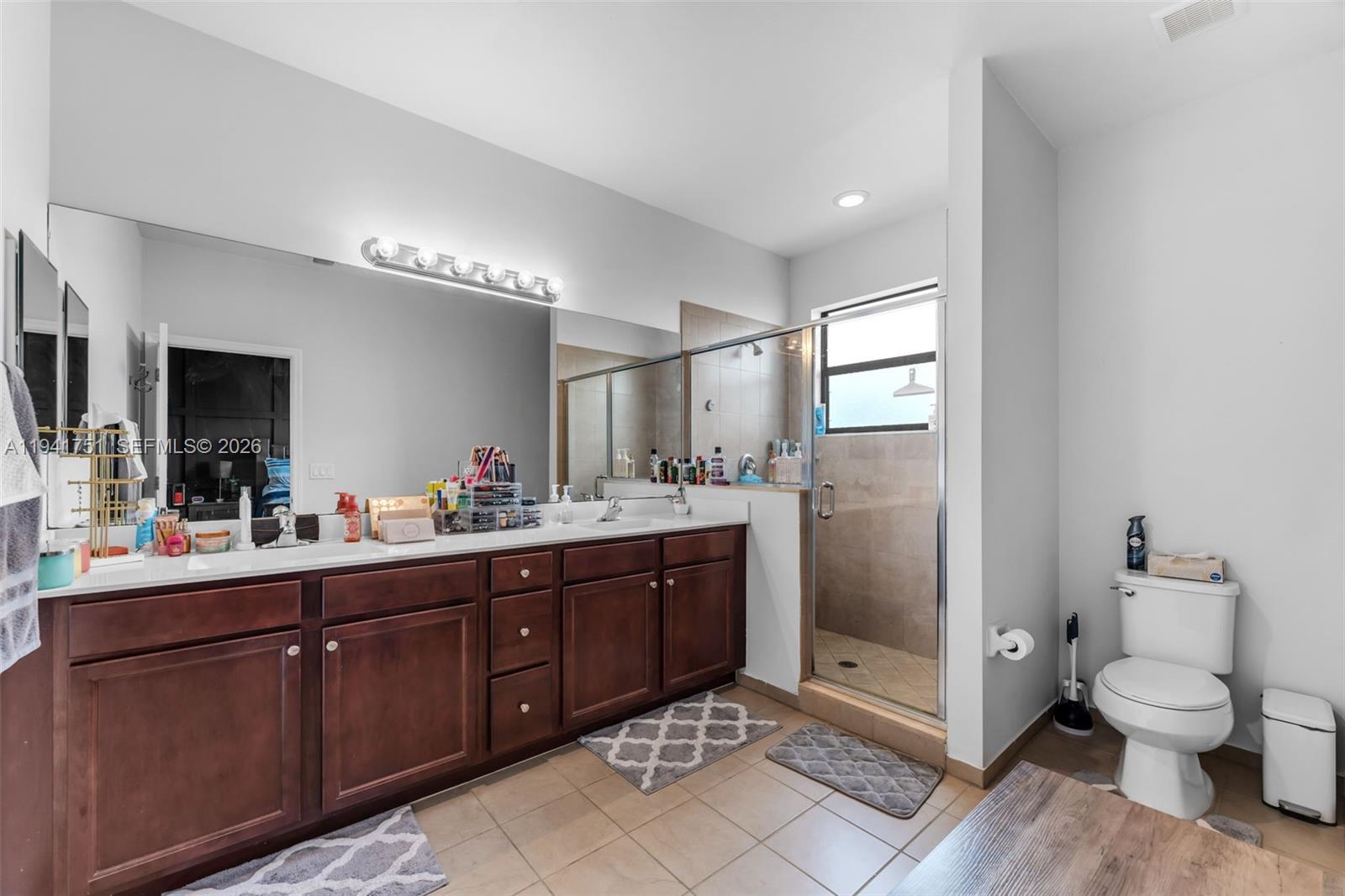 BAYWINDS OF GALAPAGOS FIR - Residential