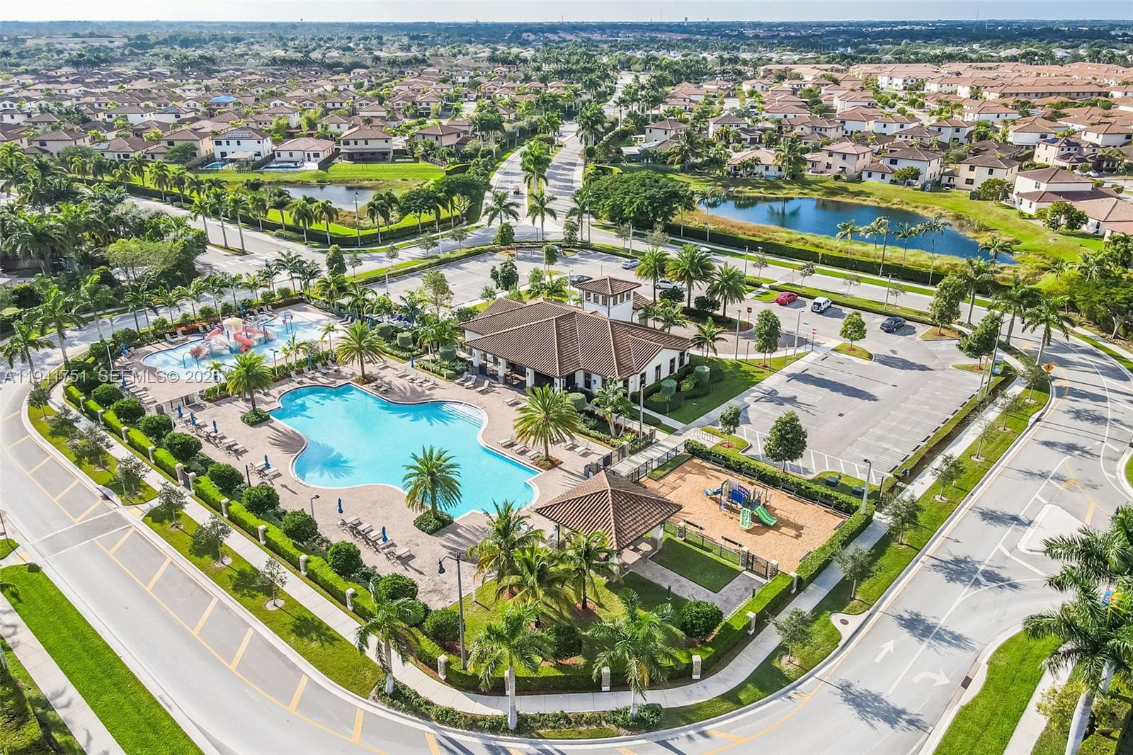 BAYWINDS OF GALAPAGOS FIR - Residential