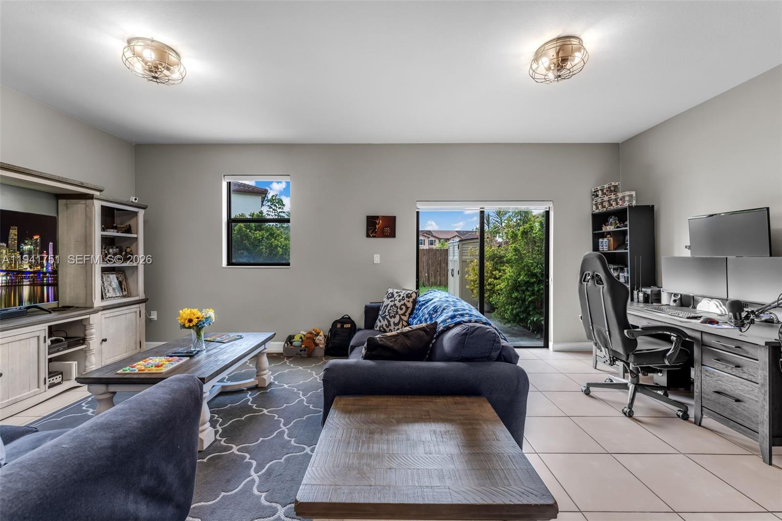 BAYWINDS OF GALAPAGOS FIR - Residential