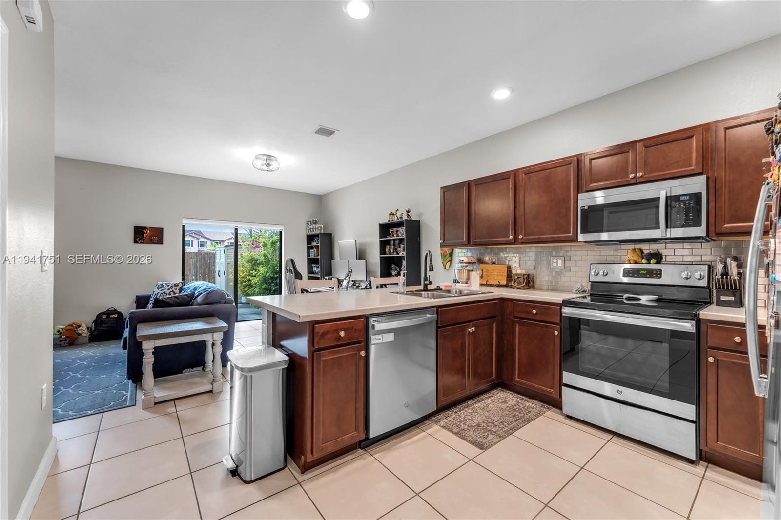 BAYWINDS OF GALAPAGOS FIR - Residential