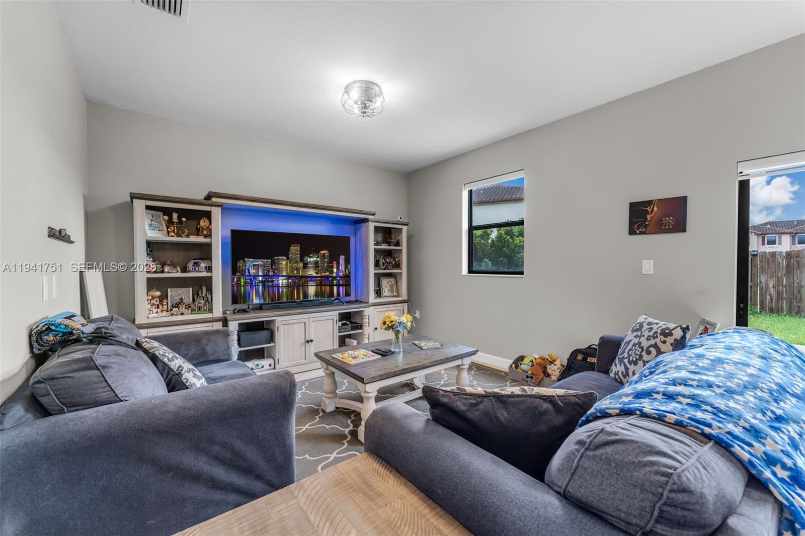 BAYWINDS OF GALAPAGOS FIR - Residential