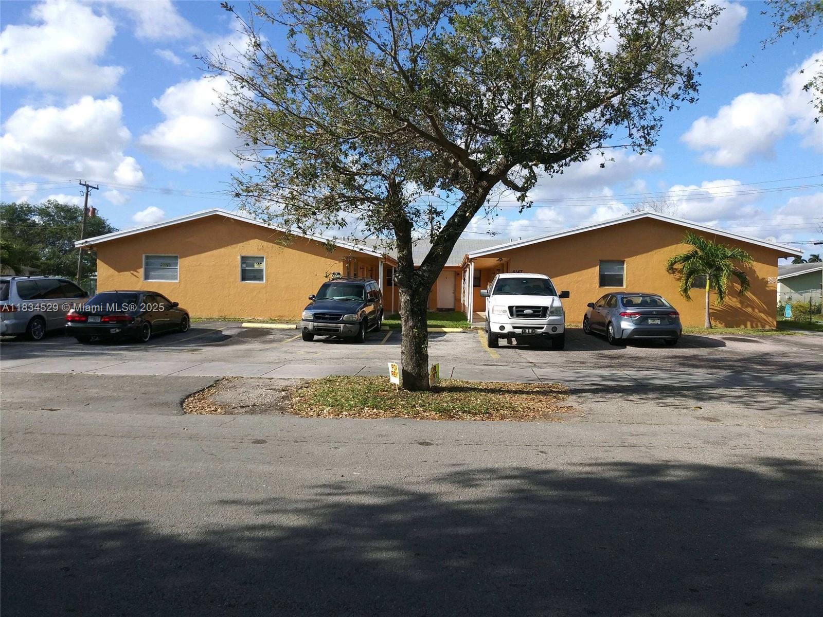 Beautiful 1 bedroom/ 1 bathroom in a desirable location near 441.updated kitchen , updated bathroom ,freshly painted inside. Tile throughout the unit. 2 parking spaces. Monthly rent includes water. Park nearby for children to play.