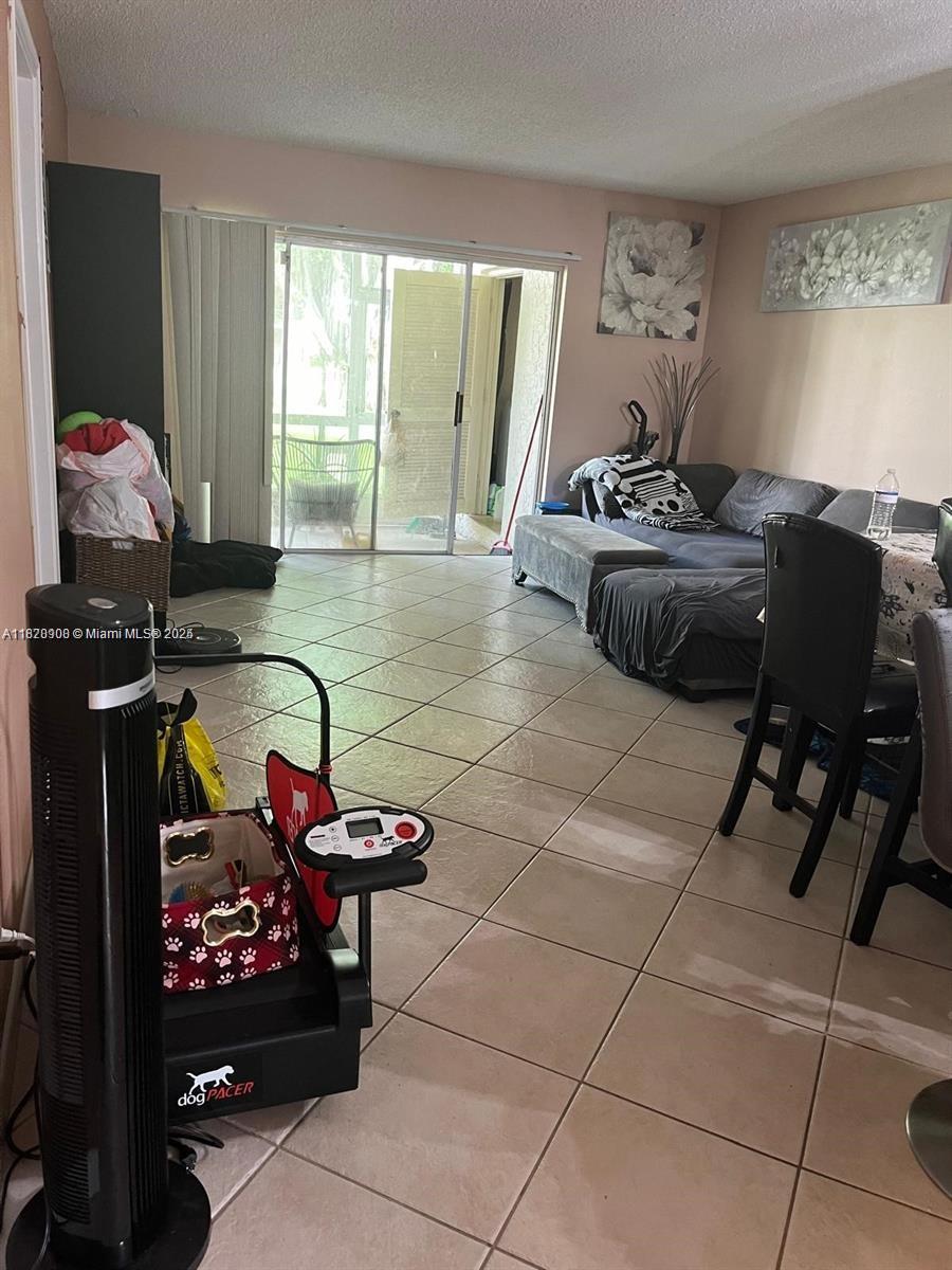 LAGO DEL REY CONDO - Residential