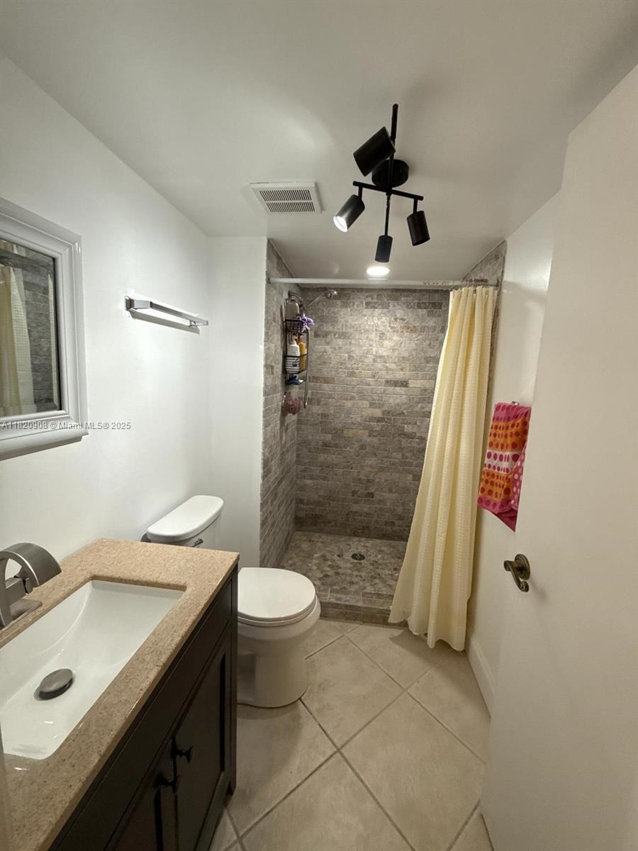 LAGO DEL REY CONDO - Residential