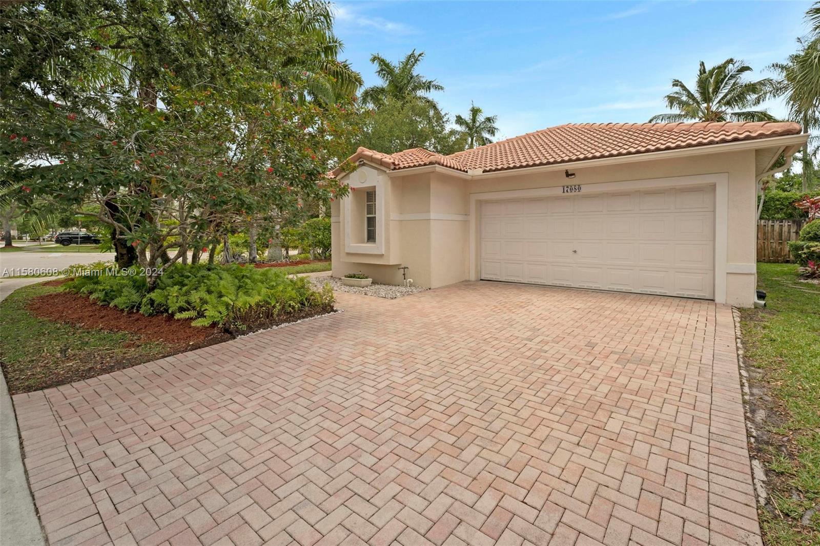 17080 Nw 10th St, Pembroke Pines, Miami-Dade County, Florida - 3 Bedrooms  
2 Bathrooms - 