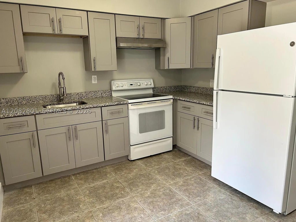 Photo of 806 N Lake Dr, Fort Pierce, FL 34982 (MLS # A12082801)