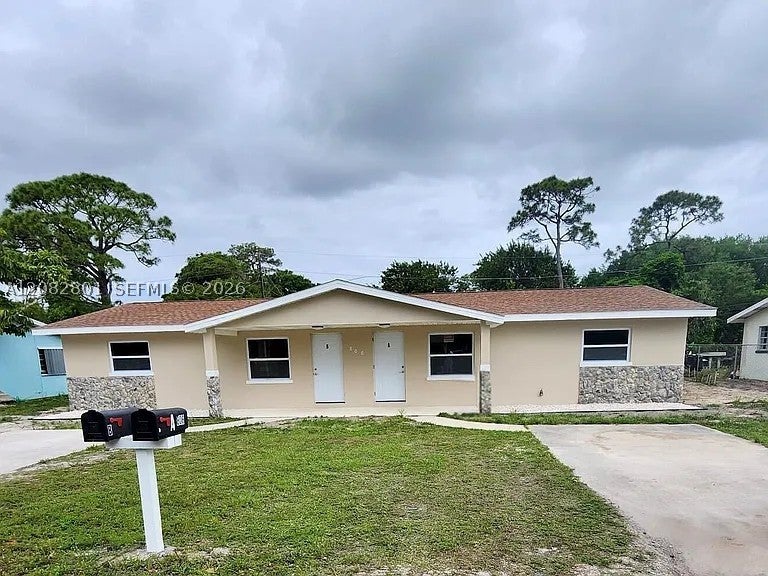 Photo of 806 N Lake Dr, Fort Pierce, FL 34982 (MLS # A12082801)