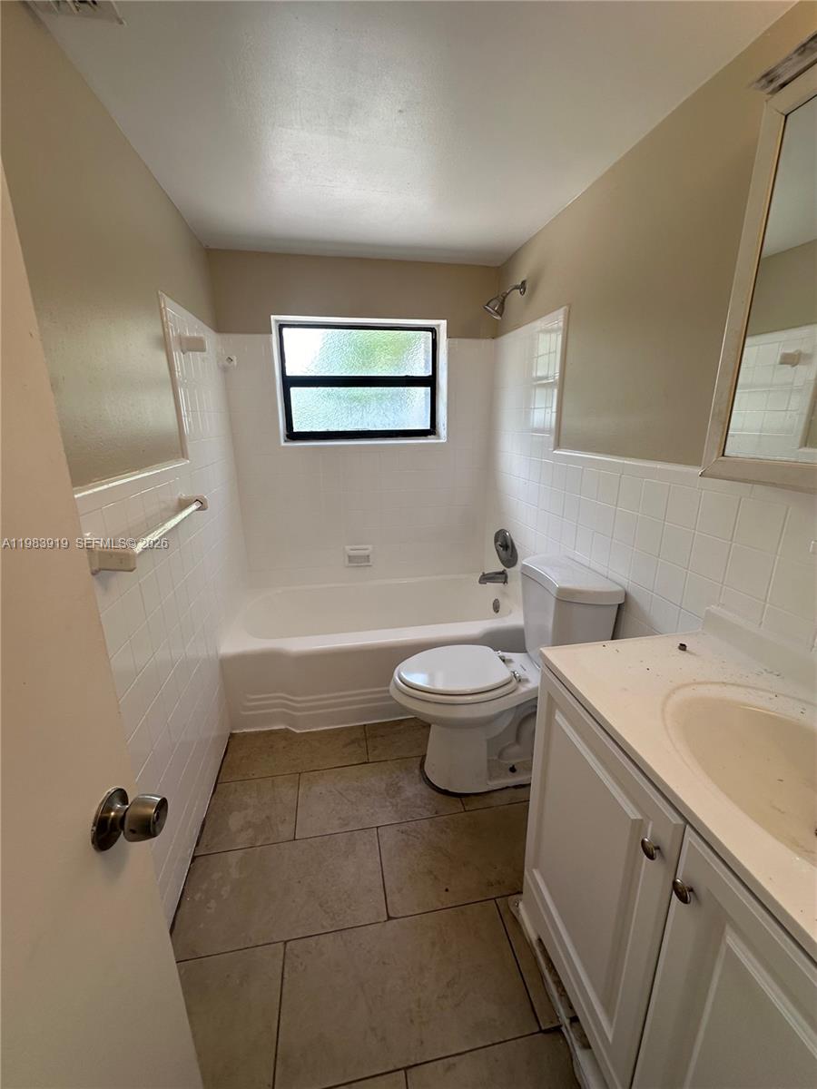 BROWARD MANOR - Residential Lease