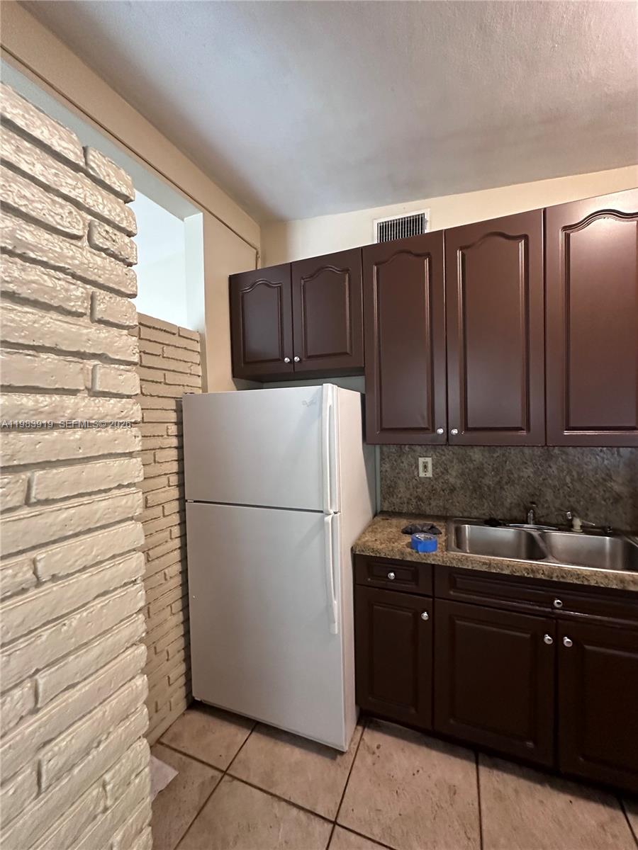 BROWARD MANOR - Residential Lease