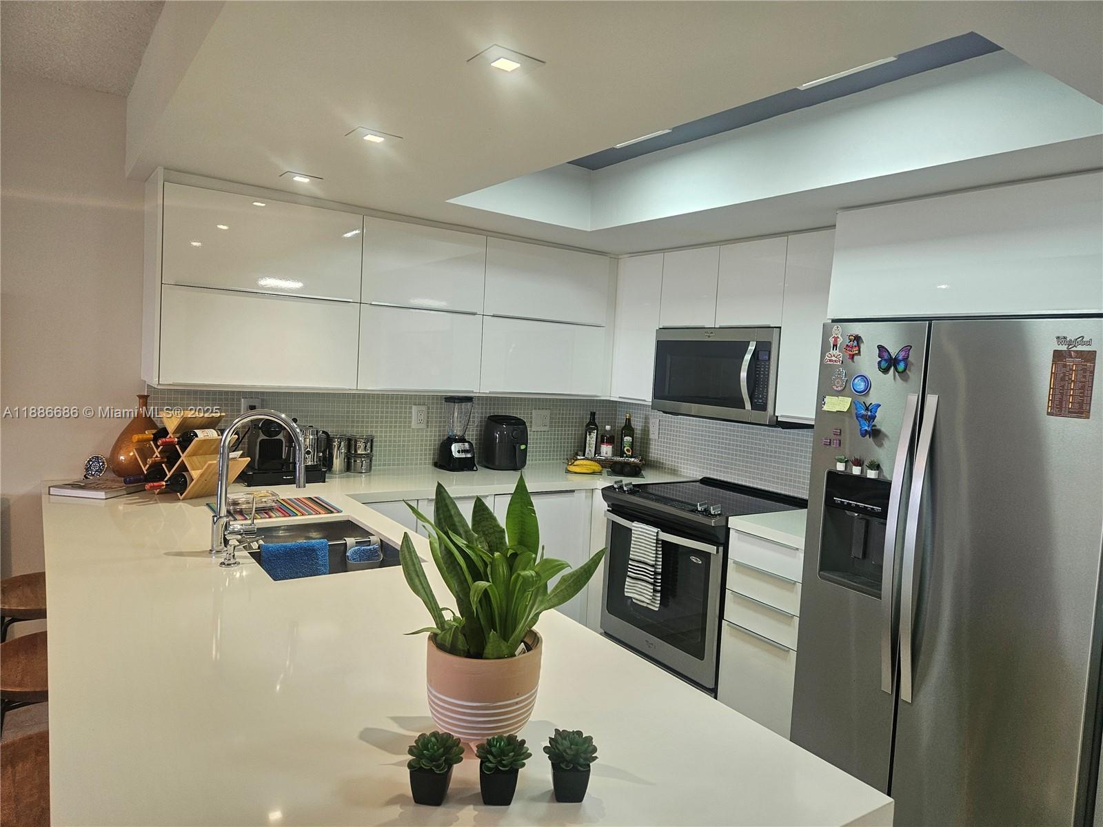 OLYMPUS CONDO PHASE - Residential