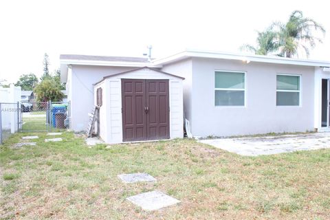 Single Family Residence in Sunrise FL 8640 27th Pl 20.jpg