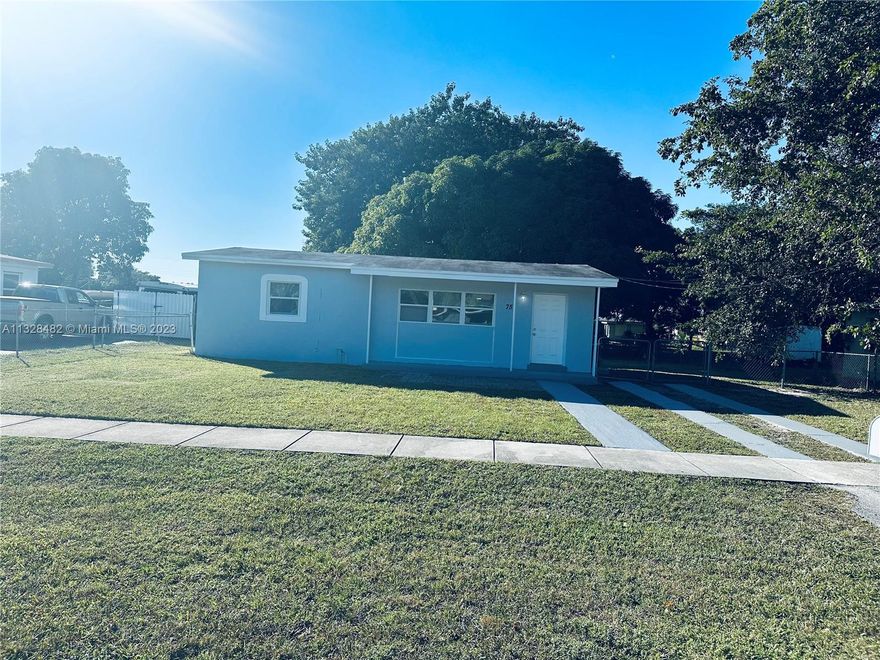 ENJOY A SPACIOUS BEAUTIFUL COZY single family 2 Beds/ 1 Bath on a BIG Lot of over 9’000 sqft, LARGE LOT, POSSIBILITY OF EXTENSION OF THE PROPERTY! Light and bright floor plan with plenty of outdoor seating space to entertain friends and family. Tiles Floors ( No carpet), 2023 New windows, 2016 Roof  in a perfect Shape! Amazing Kitchen with Stainless Steel Appliances. Newer Washer/Dryer Machines and electric Water Heater. Freshly painted OUT and INSIDE. ...NO HOA, NO RENTAL RESTRICTION!!CLEAR TITLE, NO LIENS, NO OPEN PERMITS, NO VIOLATIONS. 10 MIN FROM GORGEOUS BEACHES, FT.
LAUDERDALE INTERNATIONAL AIRPORT. CLOSE TO ALL MAJOR HIGHWAYS, SAWGRASS MALL, RESTAURANTS,
WALKING DISTANCES TO SHOPPING CENTER AND MORE. VACANT ON LOCKBOX DO NOT MISS THIS OPPORTUNITY!!