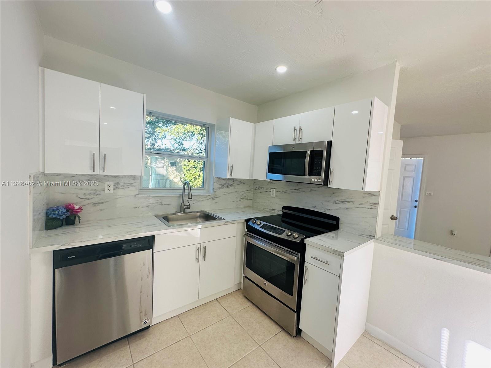 BROWARDALE 2ND ADD AMEN P - Residential