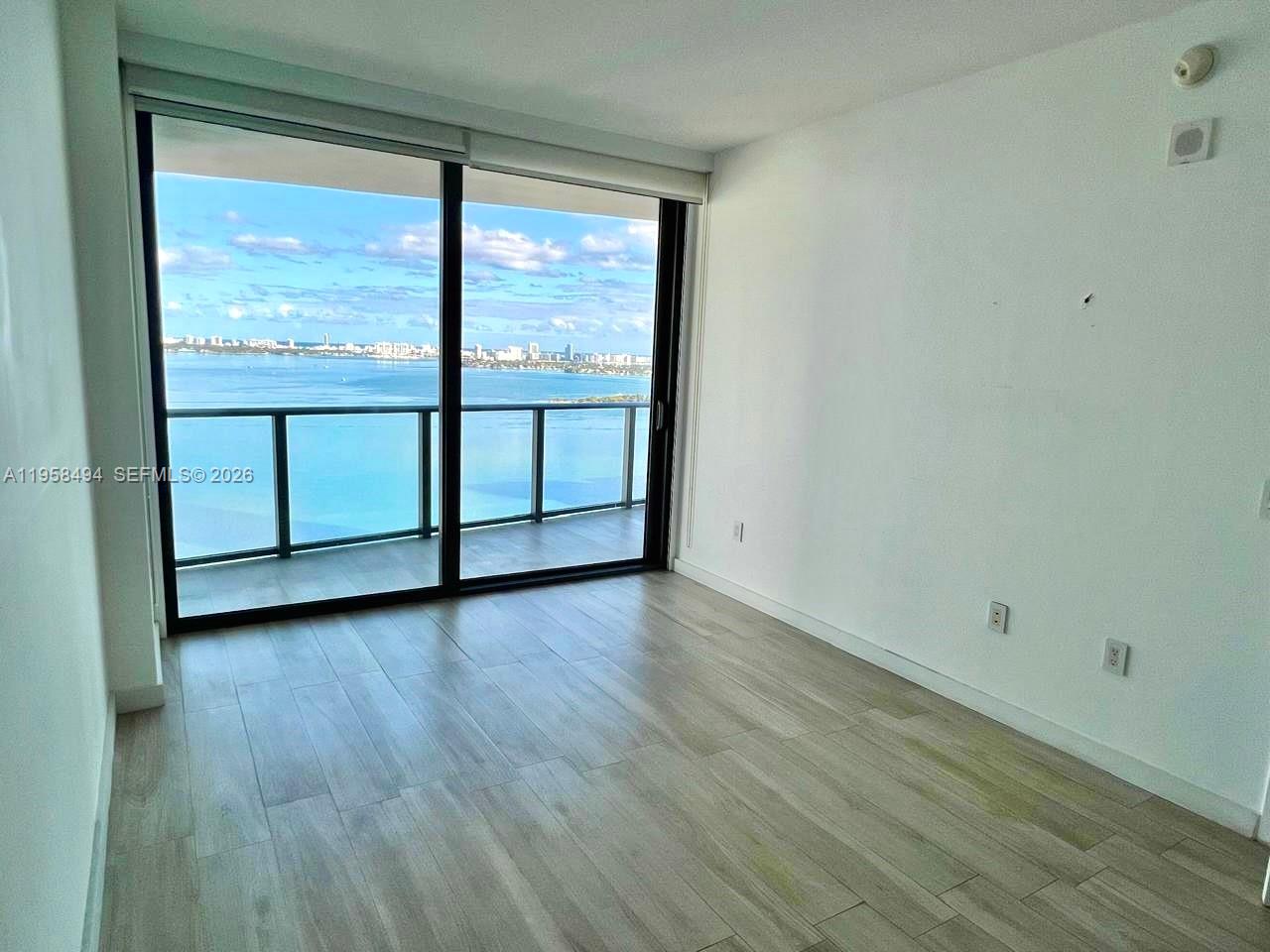 ICON BAY CONDO - Residential