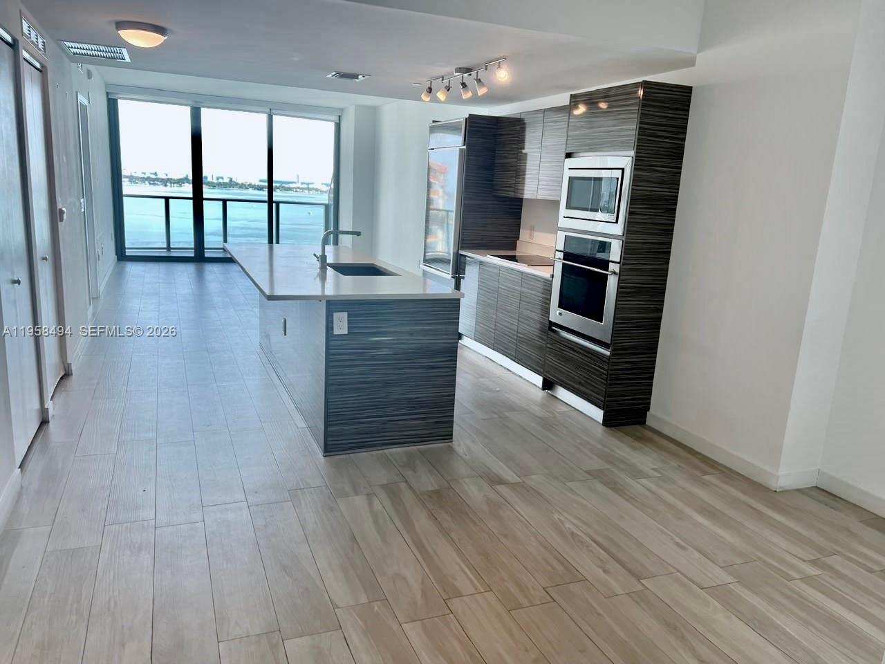 ICON BAY CONDO - Residential