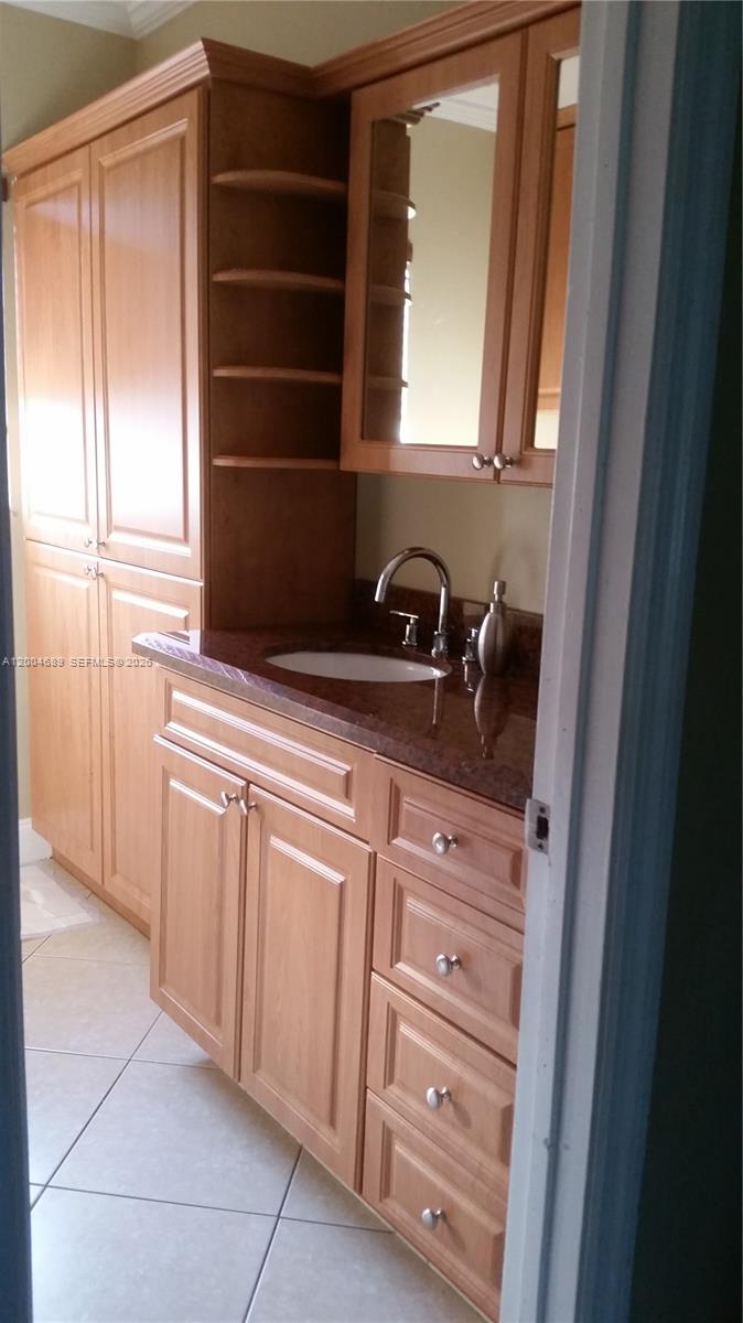 TWIN LAKES MANOR SUB - Residential