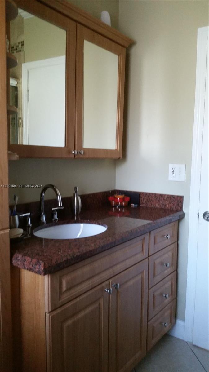 TWIN LAKES MANOR SUB - Residential