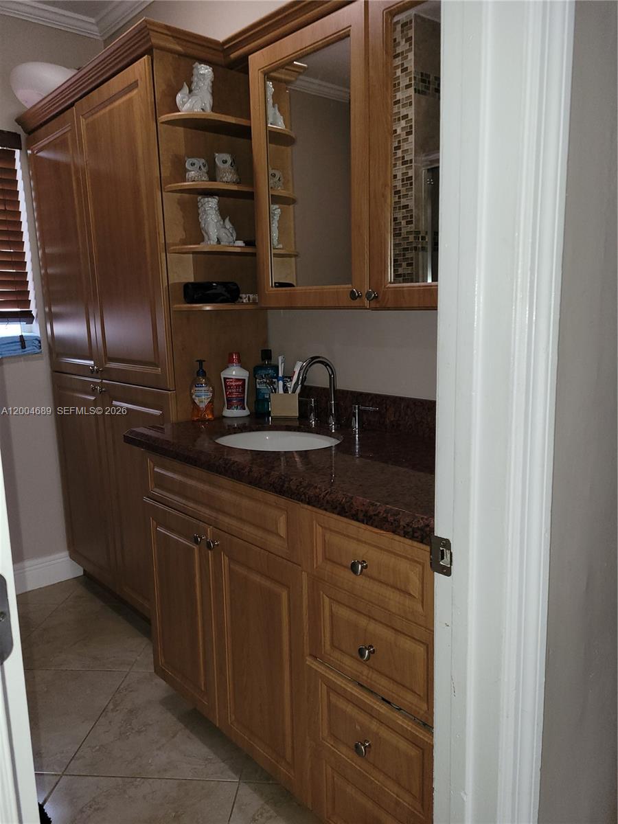 TWIN LAKES MANOR SUB - Residential