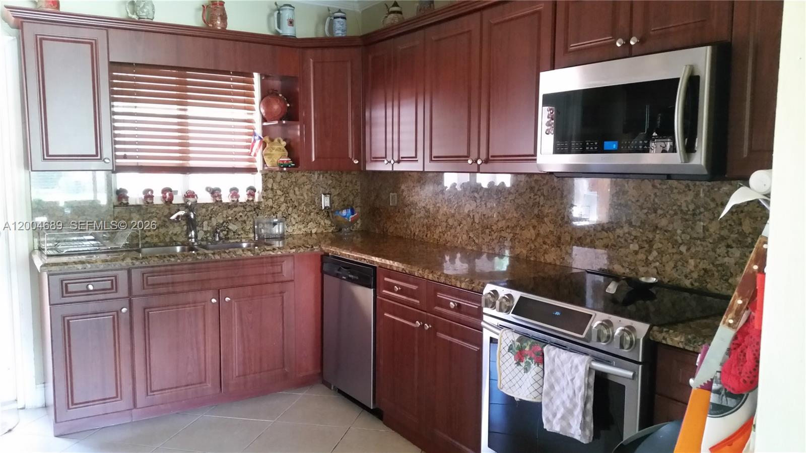 TWIN LAKES MANOR SUB - Residential