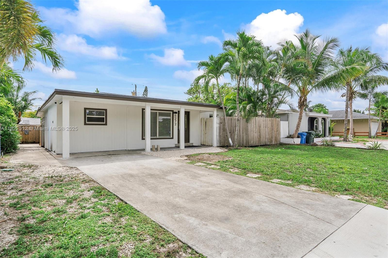 5272 N Andrews Ave, Oakland Park, Miami-Dade County, Florida - 3 Bedrooms  
2 Bathrooms - 