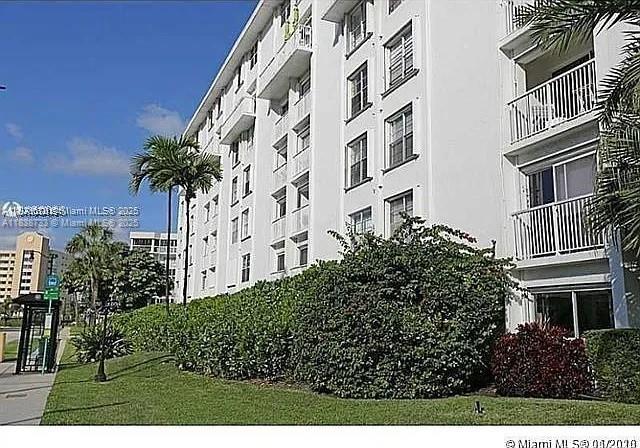 Enjoy living in this beautiful boutique building, walking distance from the beautiful Sunny Isles Beach. Unit has been renovated and is offered partially furnished. Very secure building, with spectacular views from the roof top swimming pool only steps away from supermarkets, restaurants shops and excellent school. Don’t miss this opportunity!!
