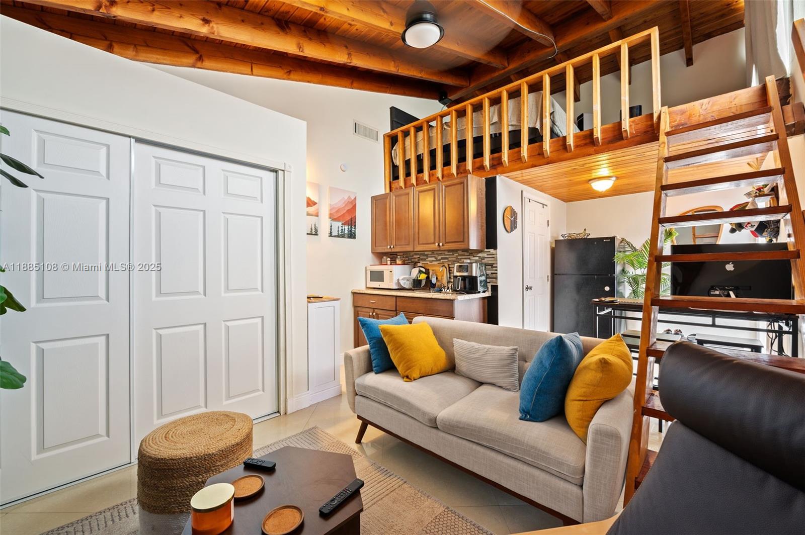 INTERNATIONAL GARDENS SEC - Residential