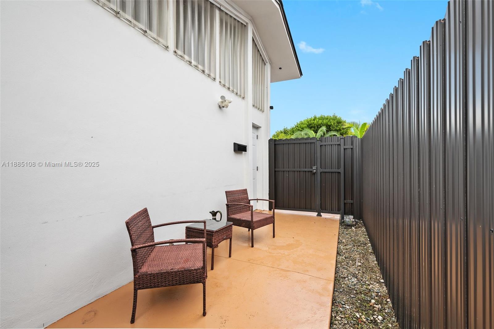 INTERNATIONAL GARDENS SEC - Residential