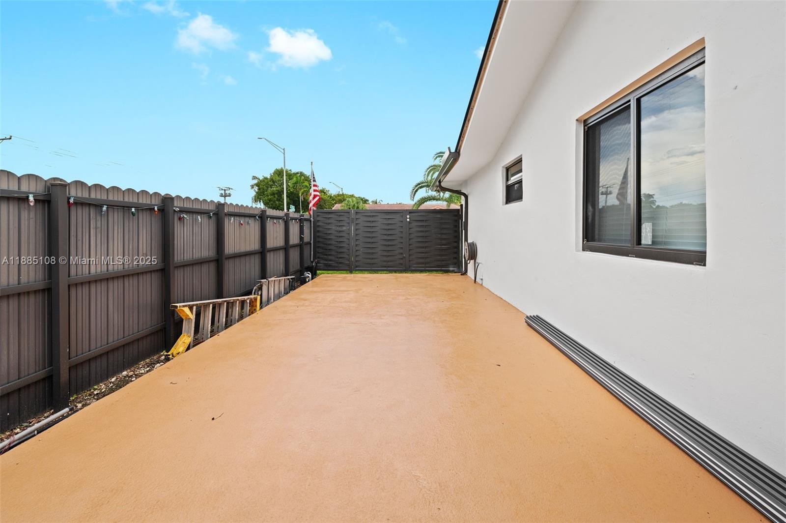 INTERNATIONAL GARDENS SEC - Residential