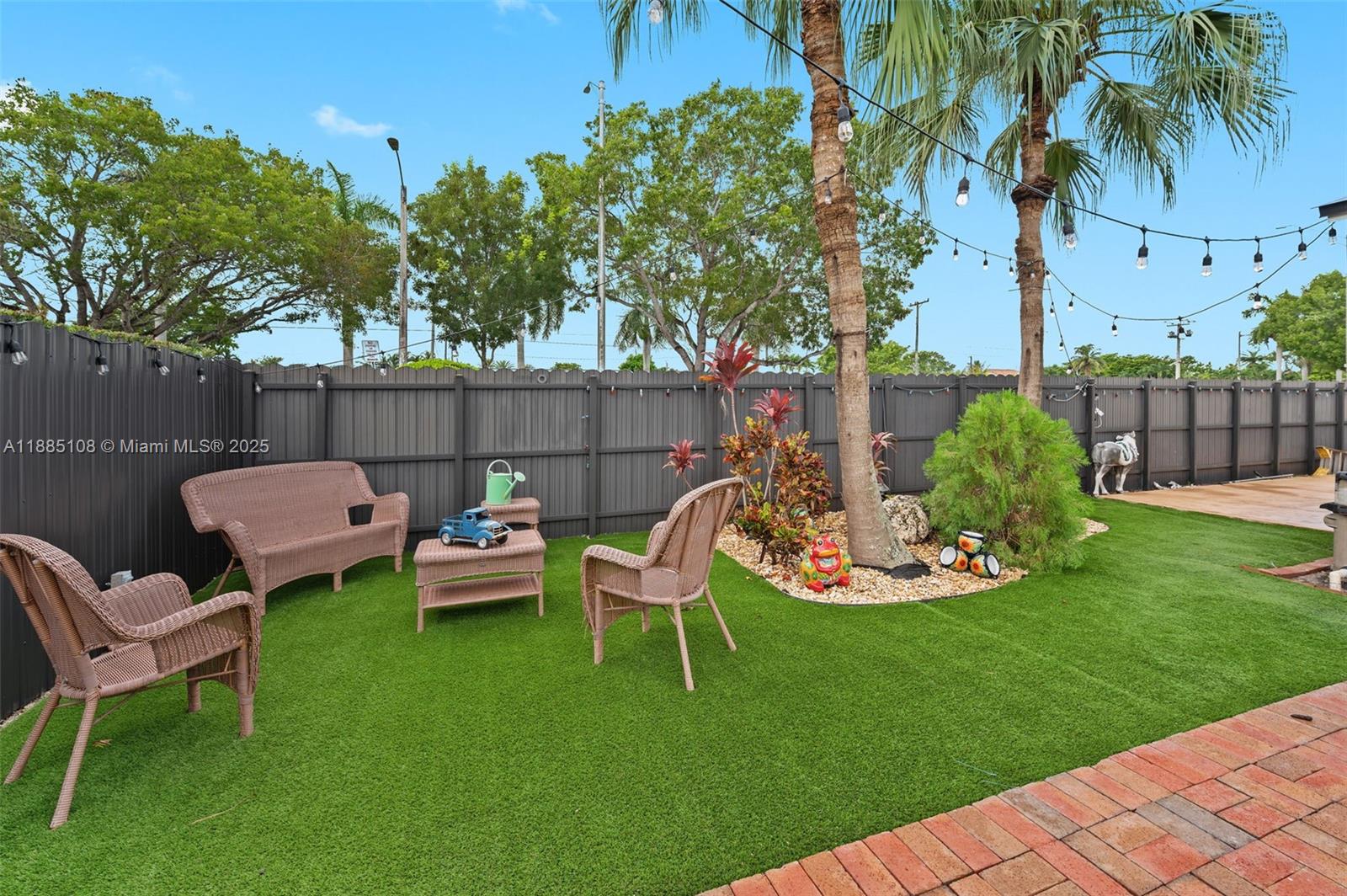 INTERNATIONAL GARDENS SEC - Residential