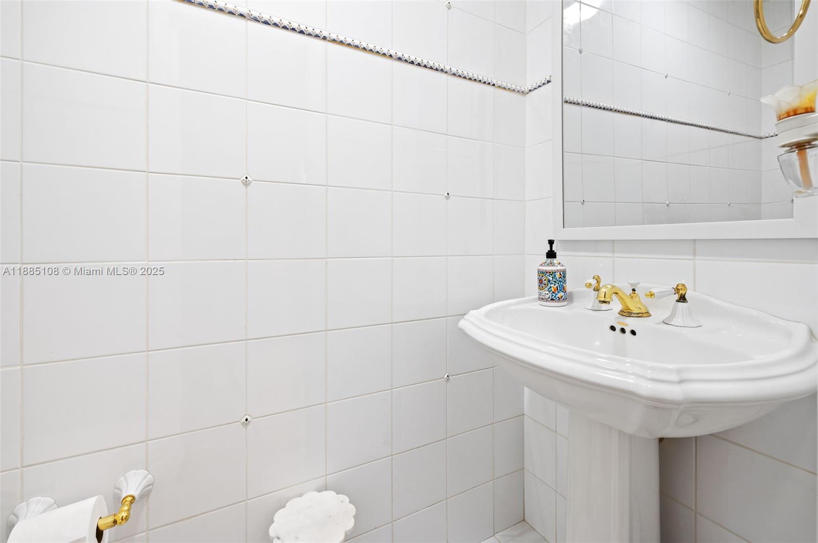 INTERNATIONAL GARDENS SEC - Residential