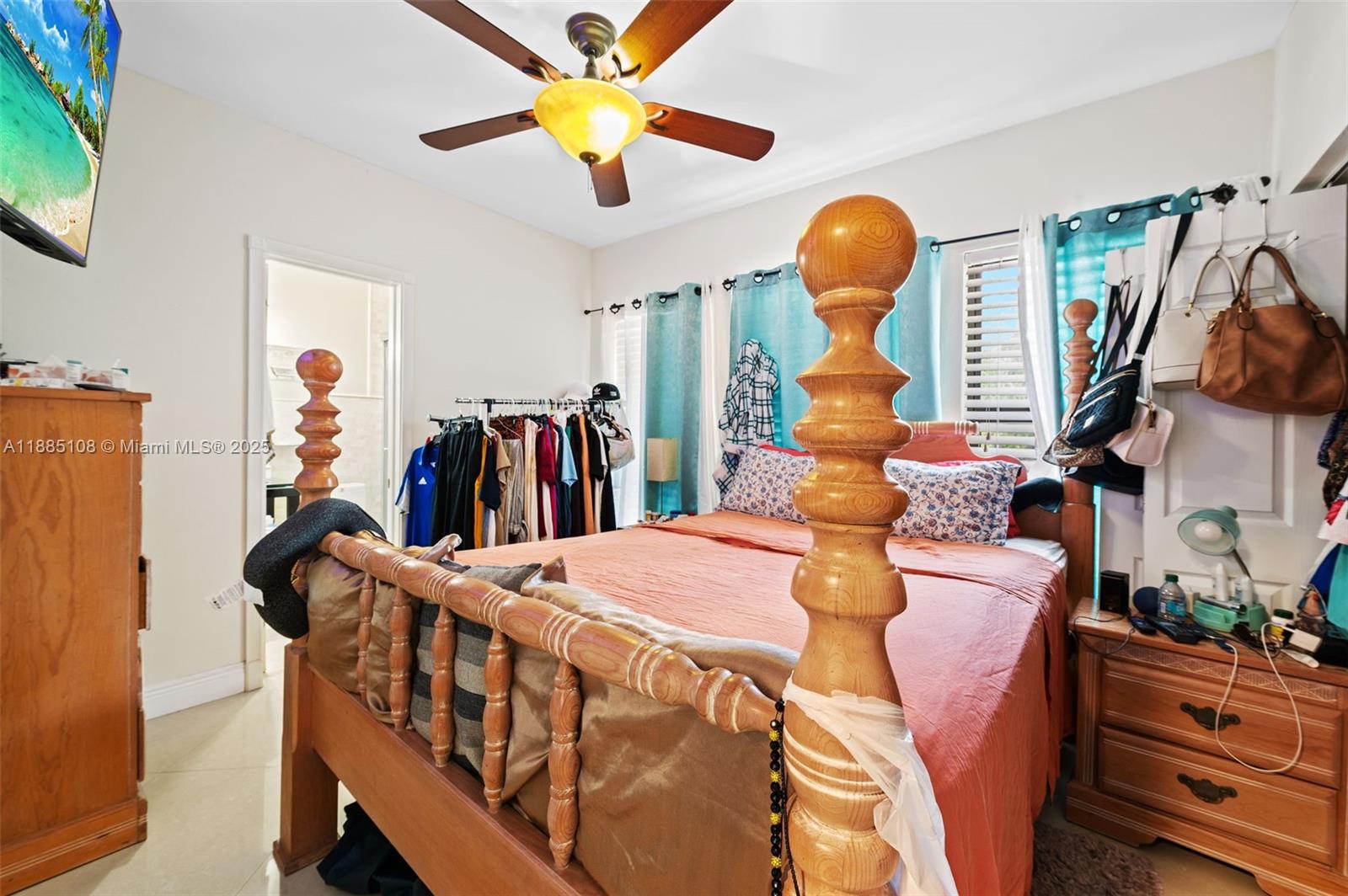 INTERNATIONAL GARDENS SEC - Residential