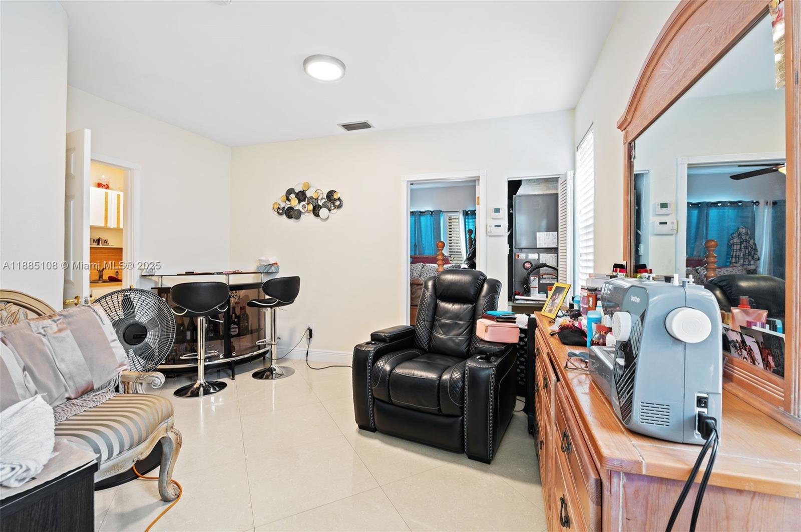 INTERNATIONAL GARDENS SEC - Residential