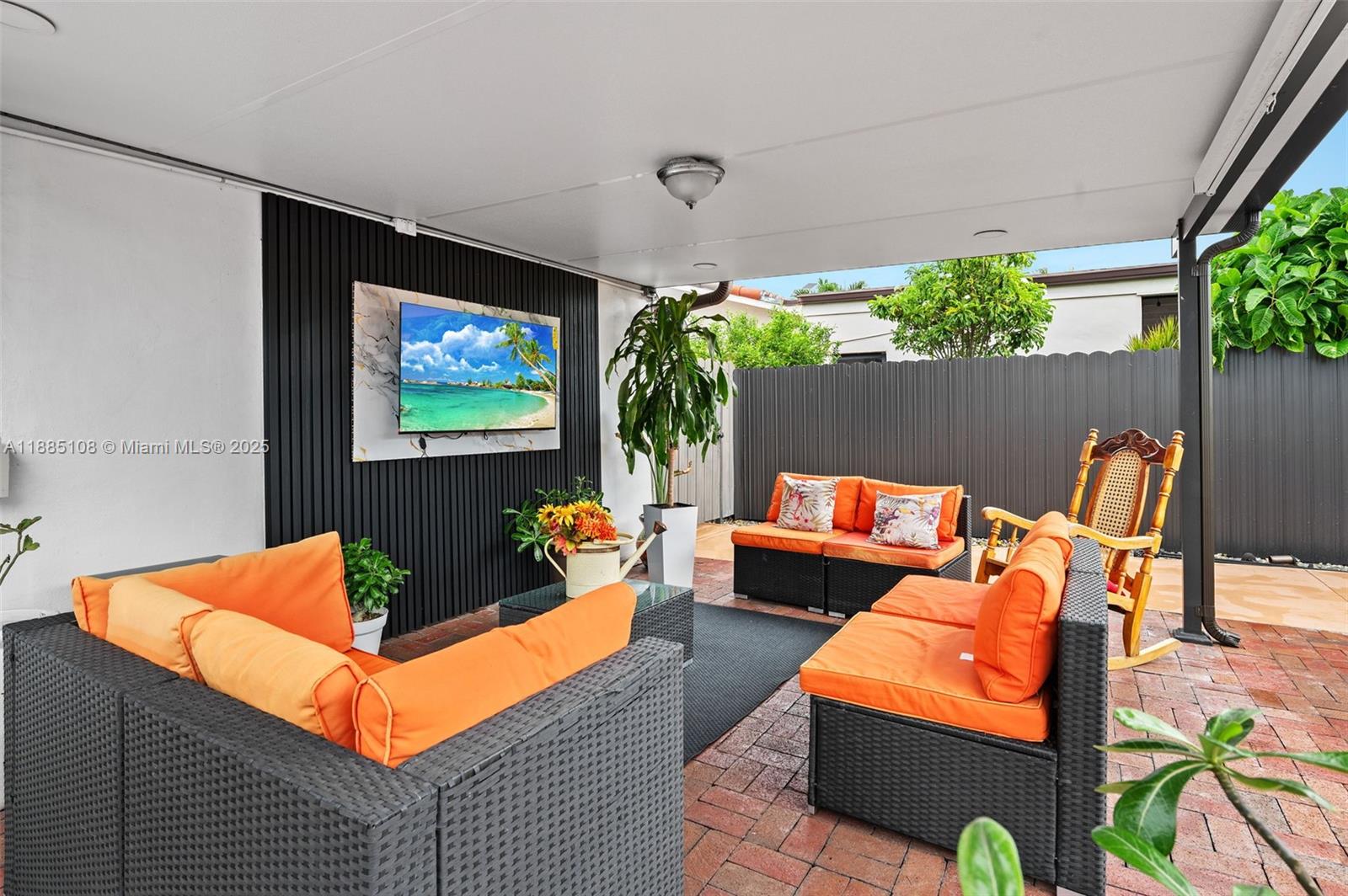 INTERNATIONAL GARDENS SEC - Residential