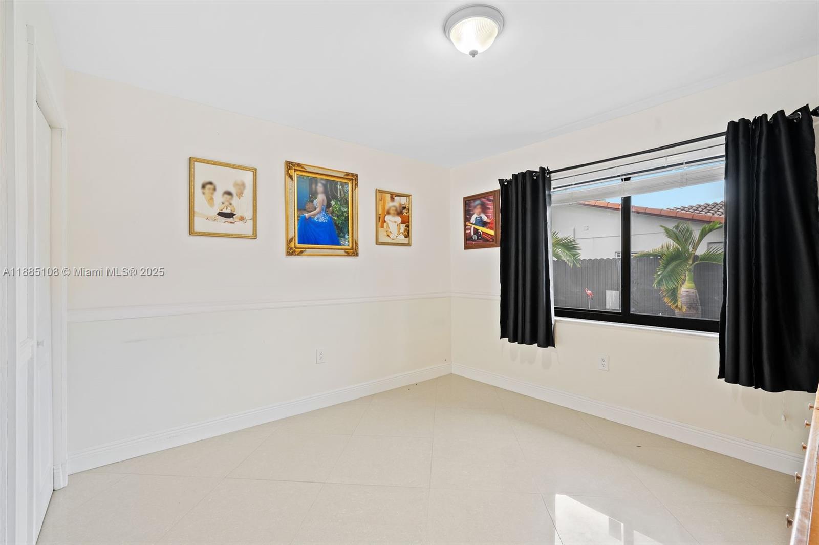 INTERNATIONAL GARDENS SEC - Residential