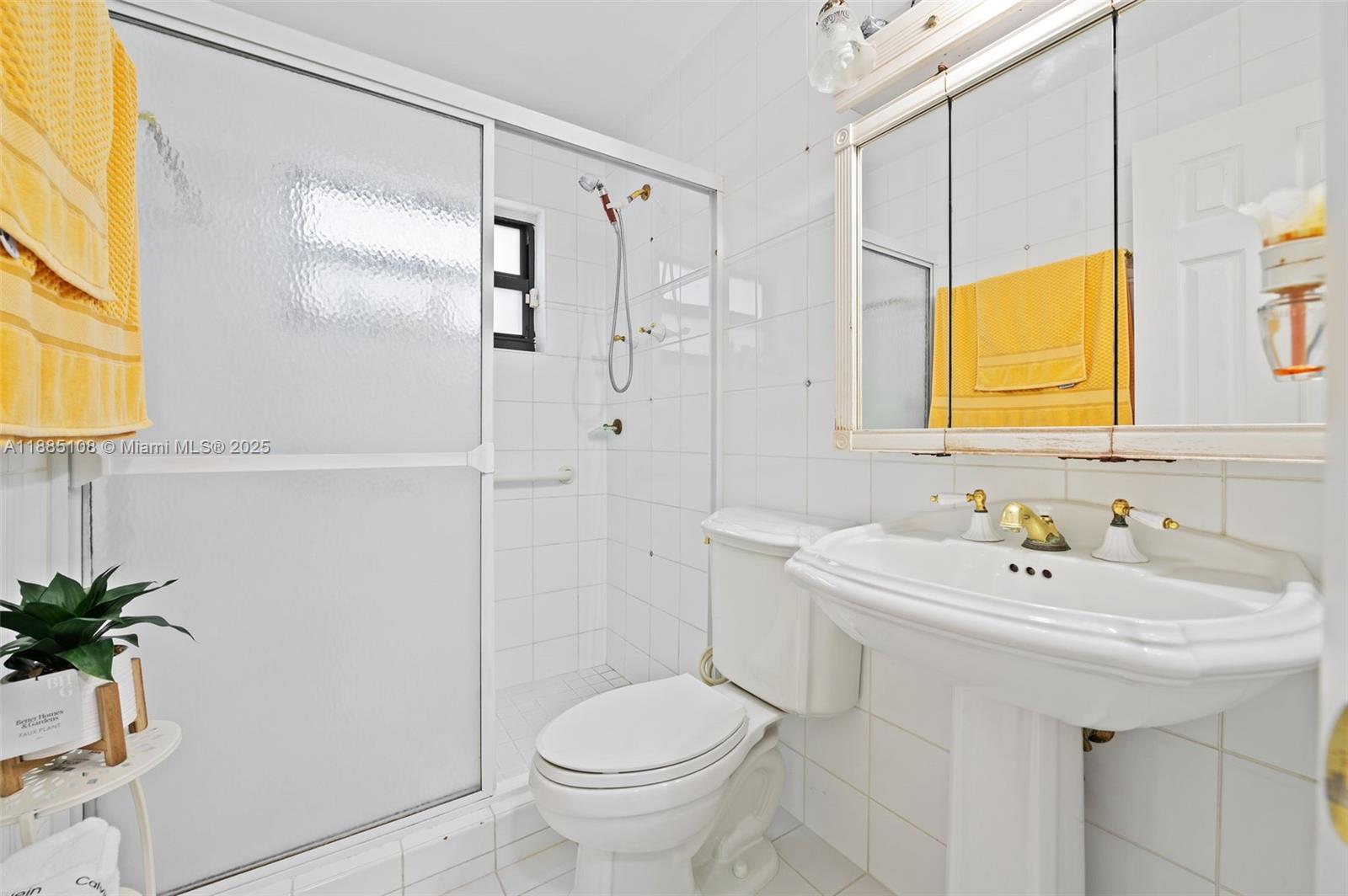 INTERNATIONAL GARDENS SEC - Residential