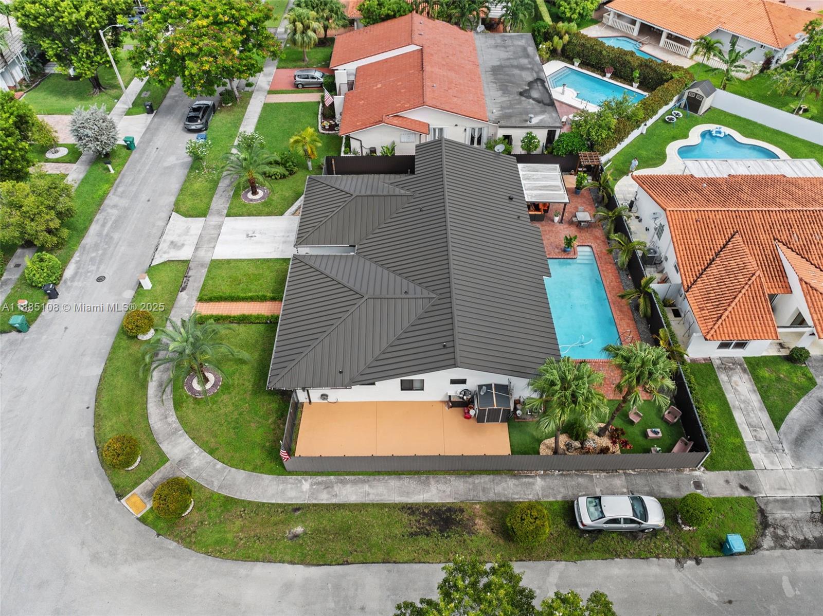 INTERNATIONAL GARDENS SEC - Residential