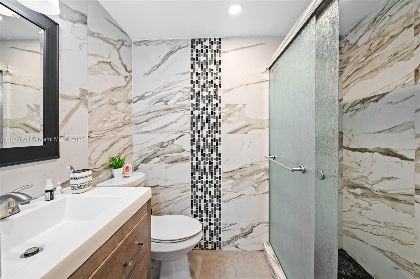 INTERNATIONAL GARDENS SEC - Residential