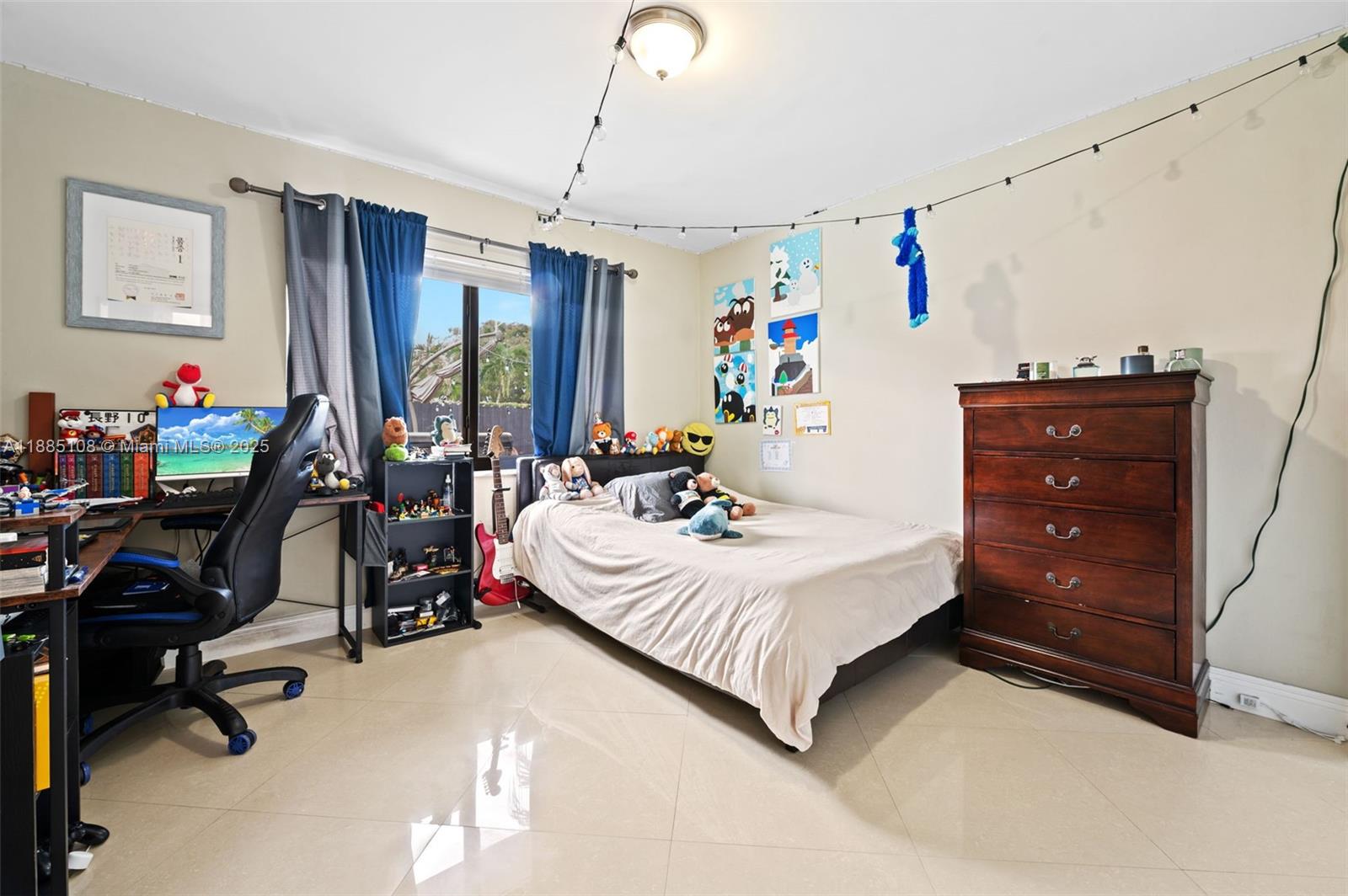 INTERNATIONAL GARDENS SEC - Residential